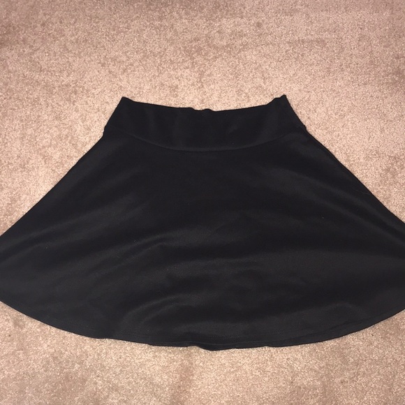 Size S, Black skater skirt - Picture 1 of 2